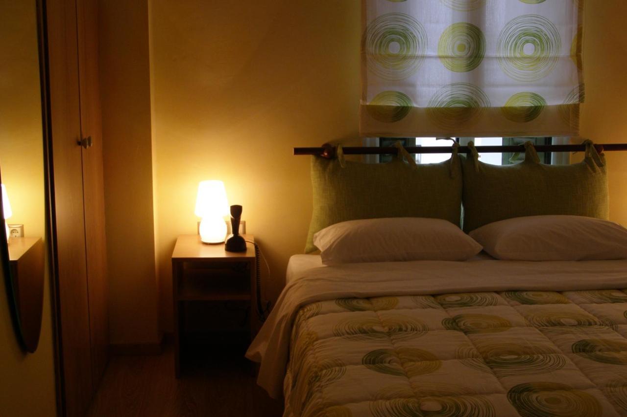 Room "Honeybee" In A Neoclassical House Kastoria Exterior photo