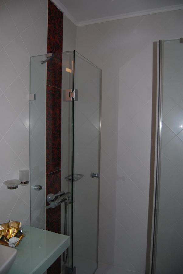 Room "Honeybee" In A Neoclassical House Kastoria Exterior photo